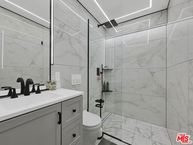 6842 Ranchito Avenue, Van Nuys (los Angeles), CA 91405