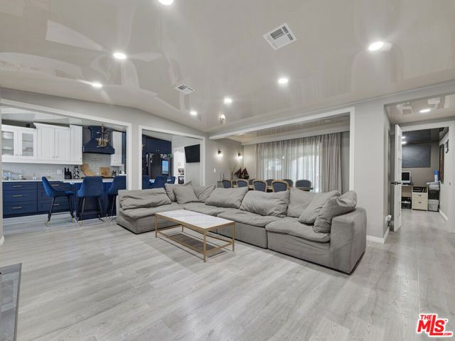 6842 Ranchito Avenue, Van Nuys (los Angeles), CA 91405