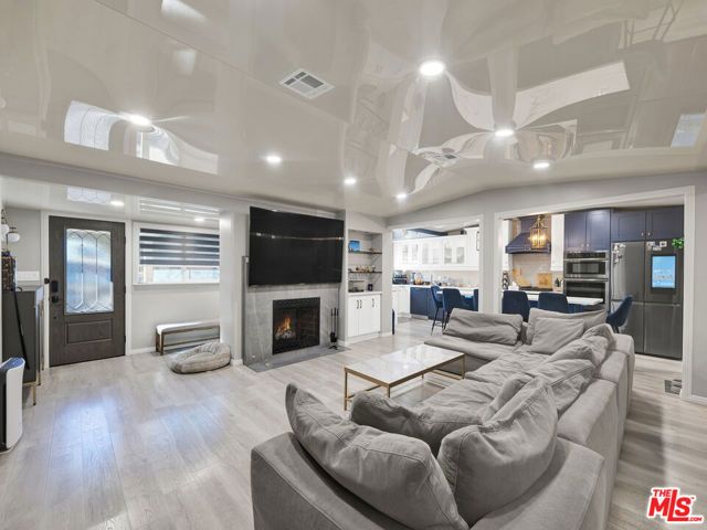 6842 Ranchito Avenue, Van Nuys (los Angeles), CA 91405