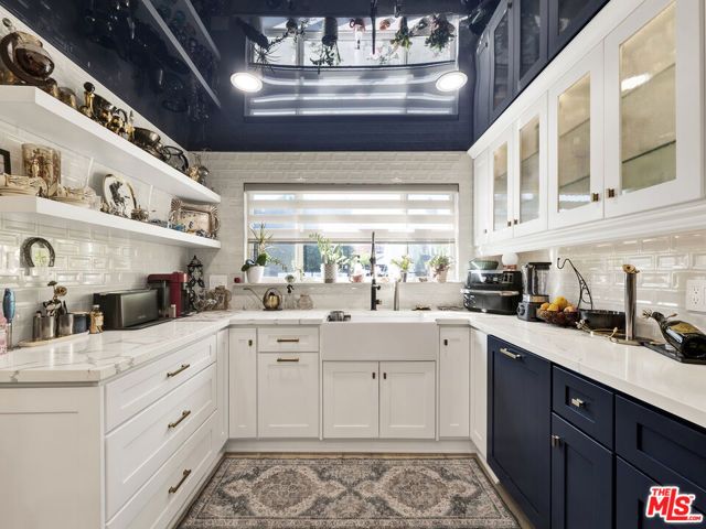 6842 Ranchito Avenue, Van Nuys (los Angeles), CA 91405