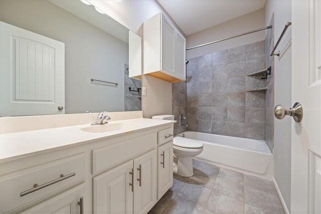 2005 Creek View Lane, Raymore, MO 64083