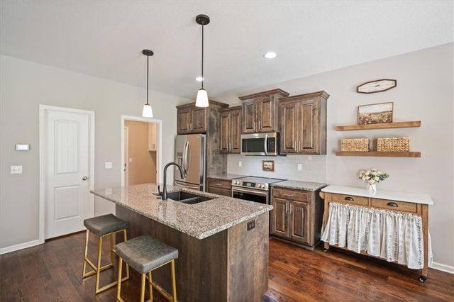 2005 Creek View Lane, Raymore, MO 64083