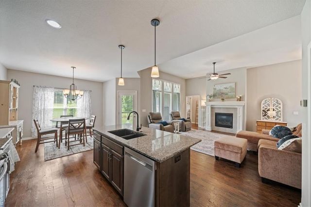 2005 Creek View Lane, Raymore, MO 64083