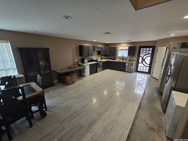 420 Highlands, Poteet, TX 78065