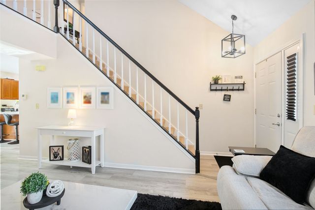 1879 Independence Court, Gurnee, IL 60031