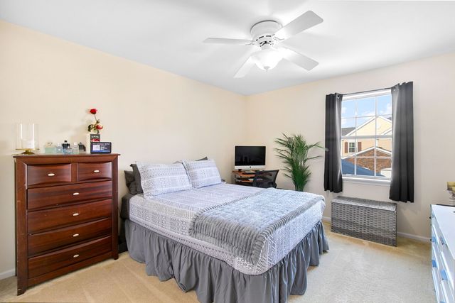 1879 Independence Court, Gurnee, IL 60031