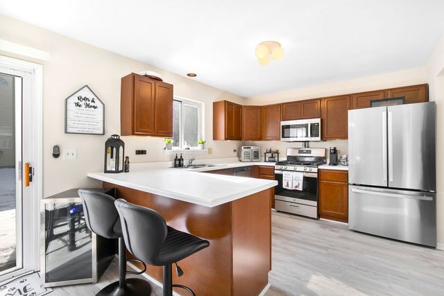 1879 Independence Court, Gurnee, IL 60031