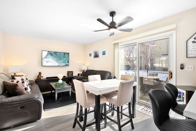 1879 Independence Court, Gurnee, IL 60031