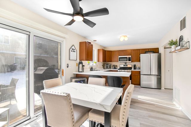 1879 Independence Court, Gurnee, IL 60031