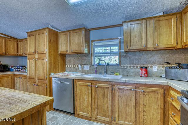 107 Hollow Hill Lane, Rogersville, TN 37857