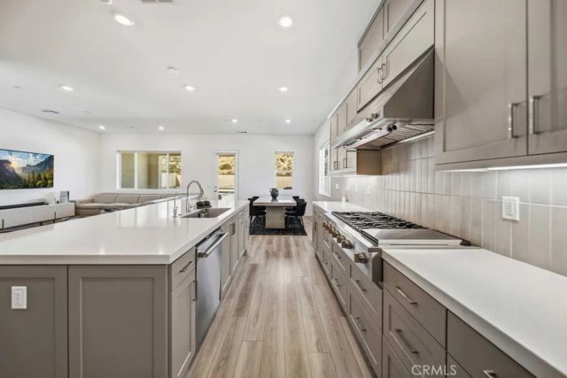 29566 Camino Azar, Valencia, CA 91354