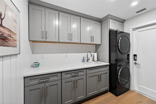 706 Hibiscus Lane, Vero Beach, FL 32963