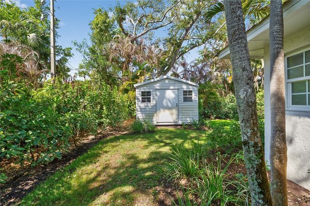 706 Hibiscus Lane, Vero Beach, FL 32963
