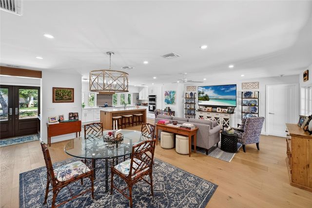 706 Hibiscus Lane, Vero Beach, FL 32963