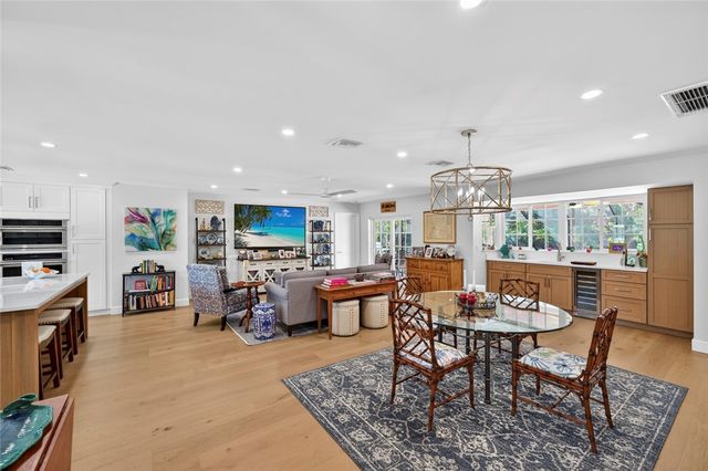 706 Hibiscus Lane, Vero Beach, FL 32963