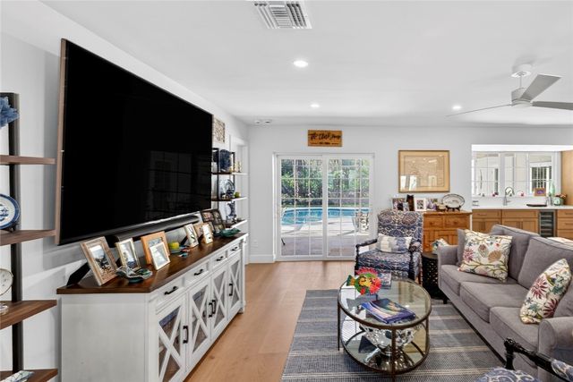 706 Hibiscus Lane, Vero Beach, FL 32963