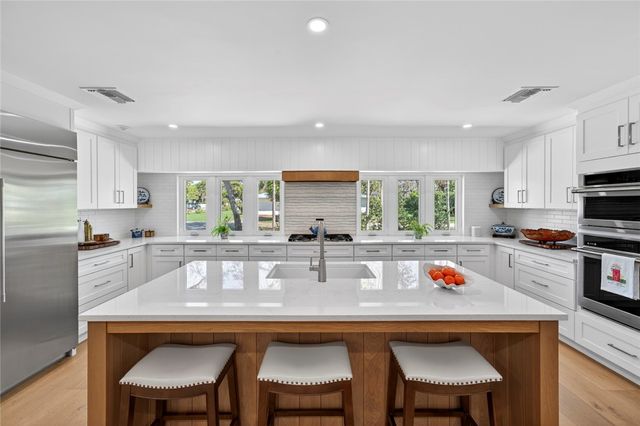 706 Hibiscus Lane, Vero Beach, FL 32963