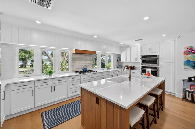 706 Hibiscus Lane, Vero Beach, FL 32963