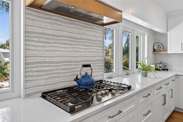 706 Hibiscus Lane, Vero Beach, FL 32963