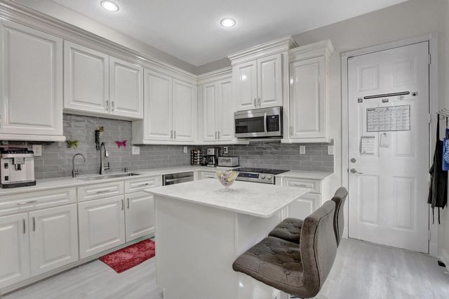8316 NW 9th Avenue, Boca Raton, FL 33487