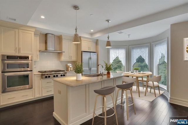 55 Eton Row, Weehawken, NJ 07086