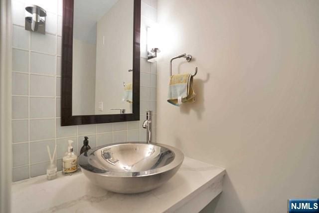 55 Eton Row, Weehawken, NJ 07086