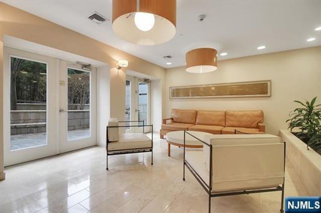 55 Eton Row, Weehawken, NJ 07086