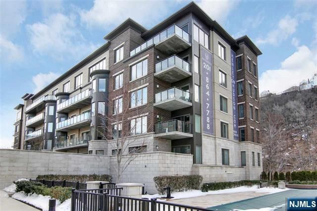 55 Eton Row, Weehawken, NJ 07086