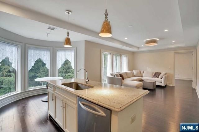 55 Eton Row, Weehawken, NJ 07086