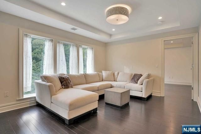 55 Eton Row, Weehawken, NJ 07086