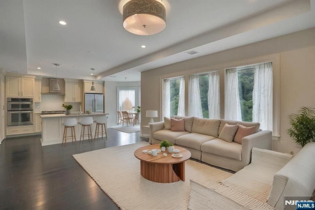 55 Eton Row, Weehawken, NJ 07086