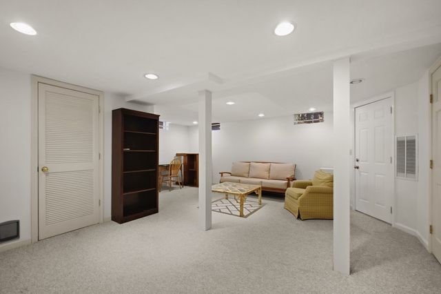 28 Arbor Dr, Shrewsbury, MA 01545