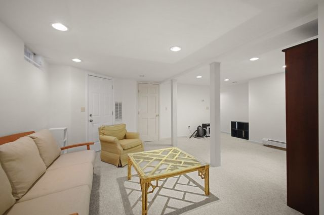 28 Arbor Dr, Shrewsbury, MA 01545