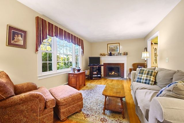 28 Arbor Dr, Shrewsbury, MA 01545