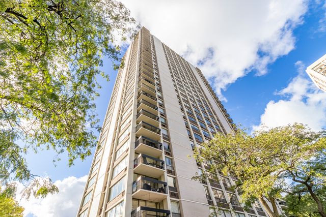 1455 N Sandburg Terrace 1105, Chicago, IL 60610