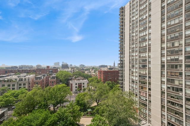 1455 N Sandburg Terrace 1105, Chicago, IL 60610