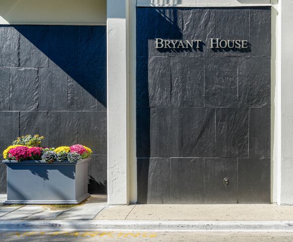 1455 N Sandburg Terrace 1105, Chicago, IL 60610