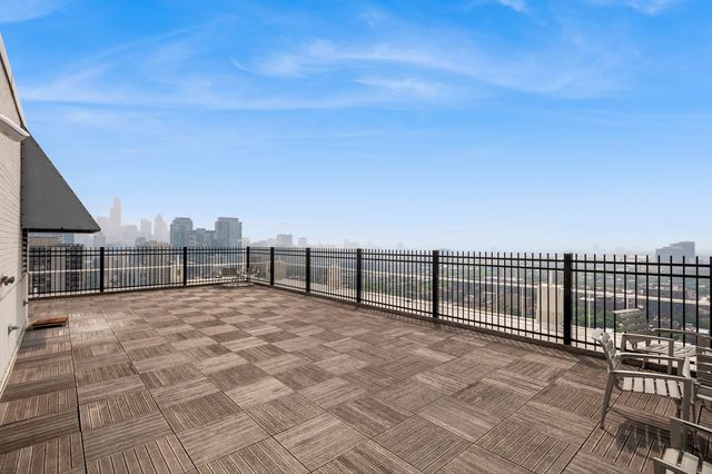 1455 N Sandburg Terrace 1105, Chicago, IL 60610