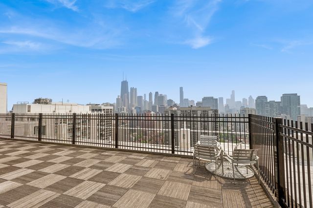 1455 N Sandburg Terrace 1105, Chicago, IL 60610