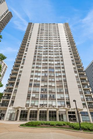 1455 N Sandburg Terrace 1105, Chicago, IL 60610