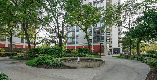 1455 N Sandburg Terrace 1105, Chicago, IL 60610