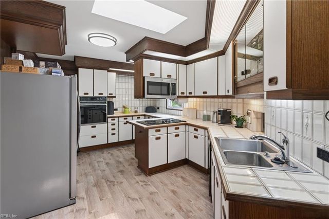 2153 Hollybriar PT, Norfolk, VA 23518