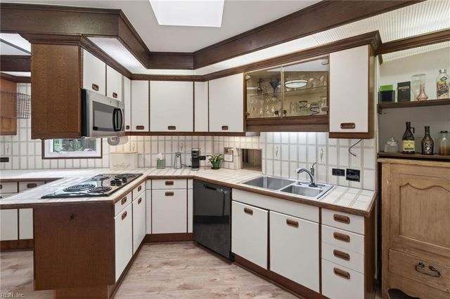 2153 Hollybriar PT, Norfolk, VA 23518