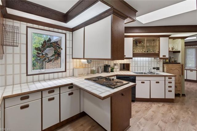 2153 Hollybriar PT, Norfolk, VA 23518