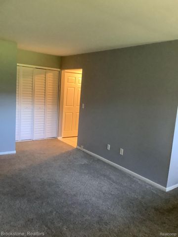 30074 W 12 MILE Road 109, Farmington Hills, MI 48334