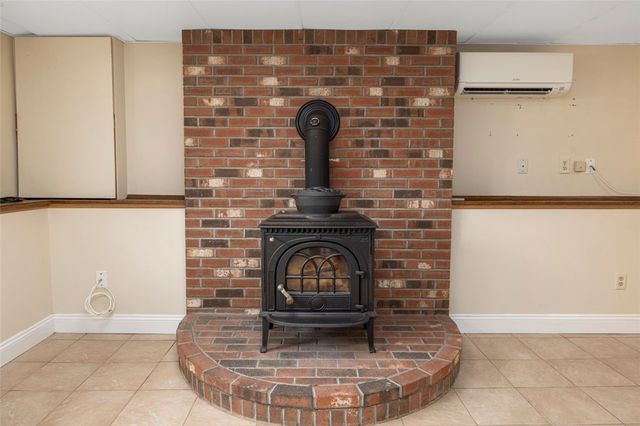95 Amy Drive, Cranston, RI 02921
