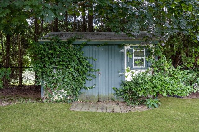 95 Amy Drive, Cranston, RI 02921