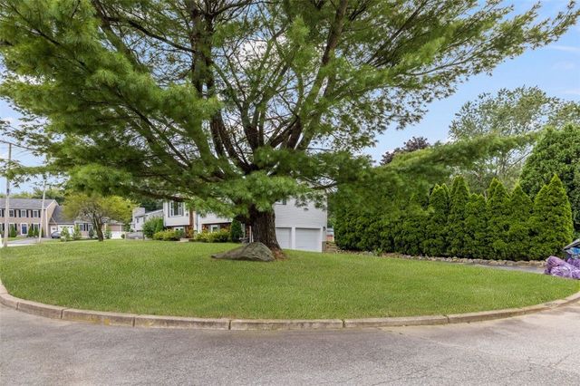 95 Amy Drive, Cranston, RI 02921