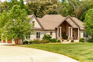 135 Bloomsbury Dr, Portland, TN 37148