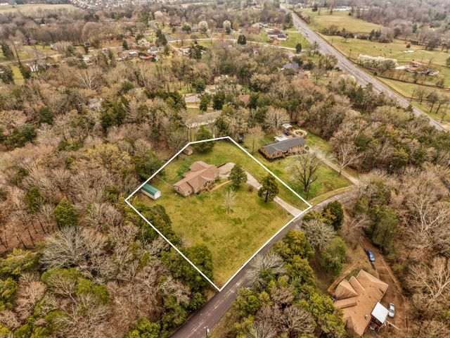1917 Graceland Dr, Goodlettsville, TN 37072